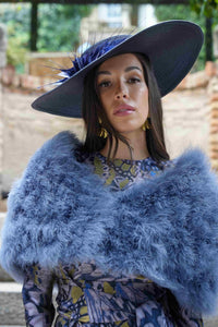 Capa de Plumas Azul Grisáceo